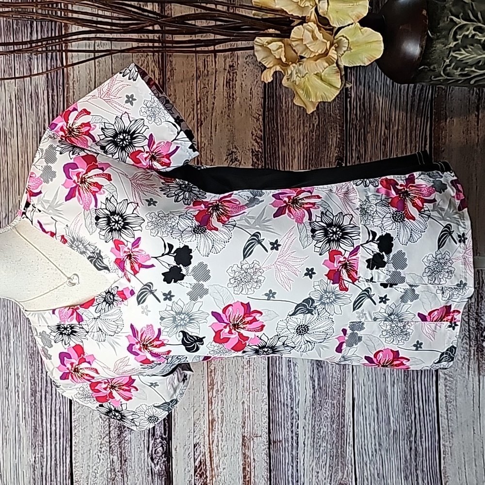 GREEN TOWN PINK FLORAL SHORT SLEEVE V NECK SCRUB TOP